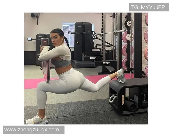 足球明星身材大比拼各具特色的健美身形与运动魅力解析