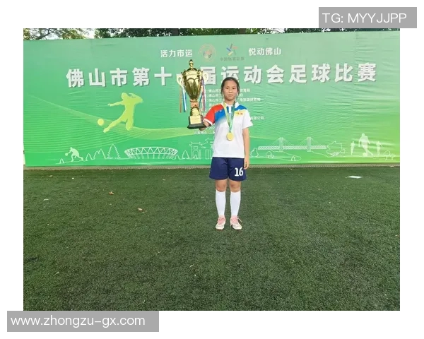 追逐梦想的绿茵场上足球明星如何点燃我们的热情与激情