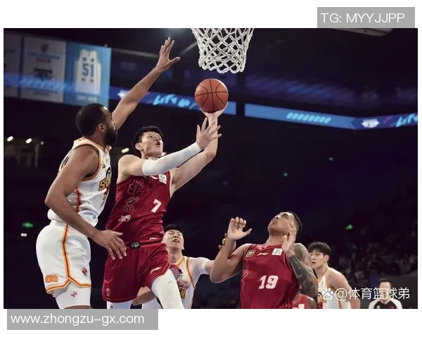 洛阳中赫篮球迎战北京队全力争胜展现团队实力与竞技精神